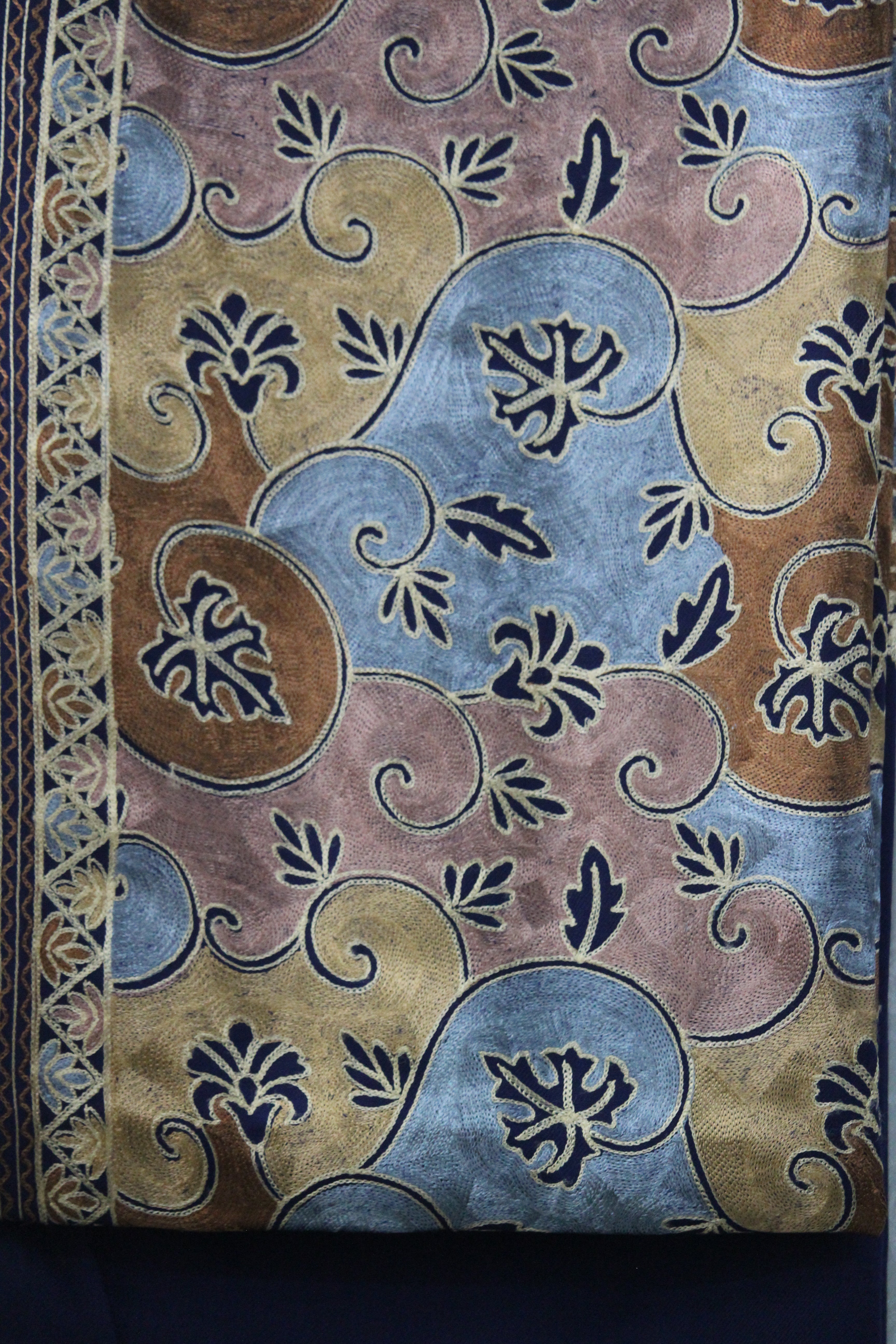 Shām-e-Zarrīn - Pure Kashmiri Pashmina Shawl