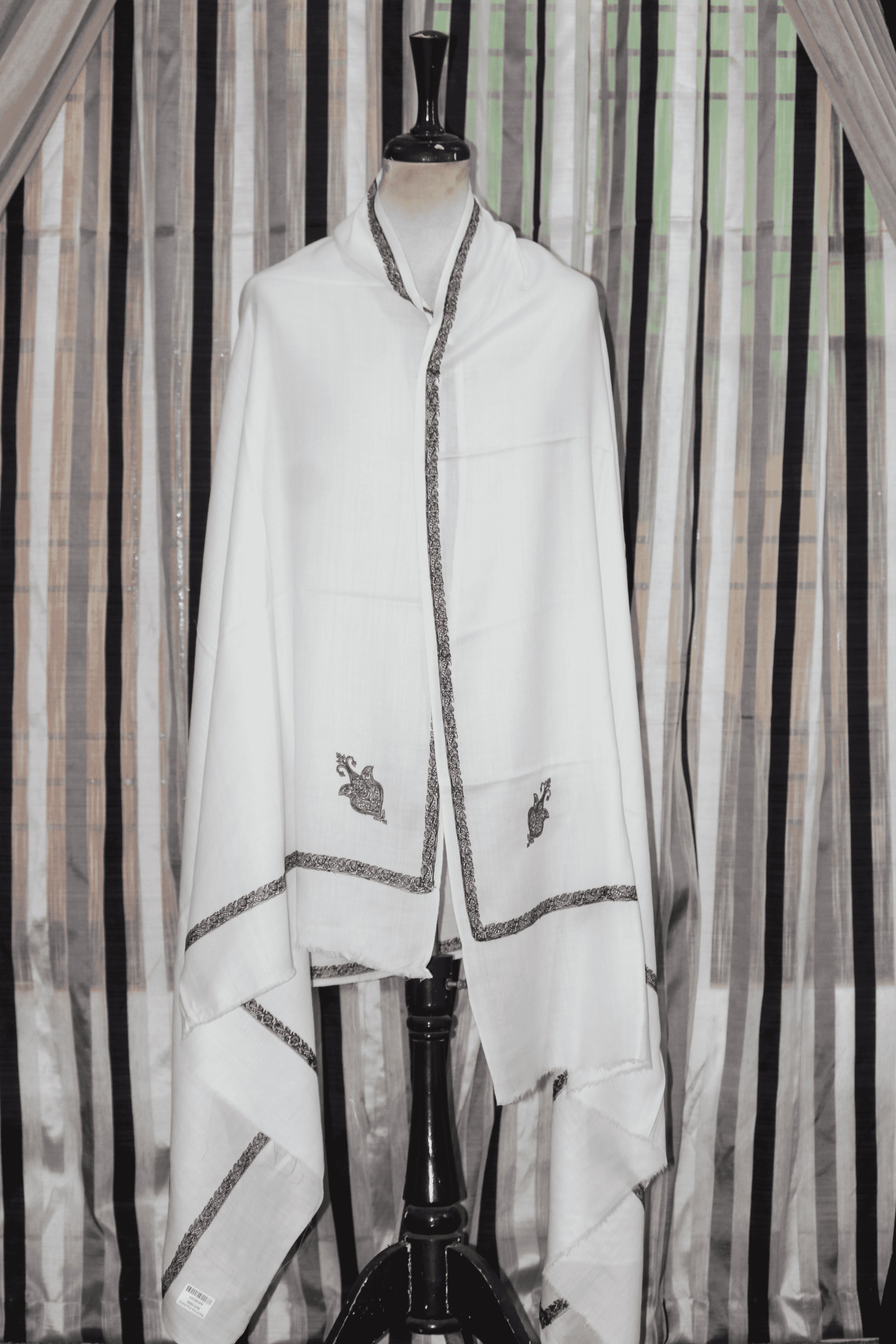 Zarrin Aanchal Shawl: Acrylic Luxury