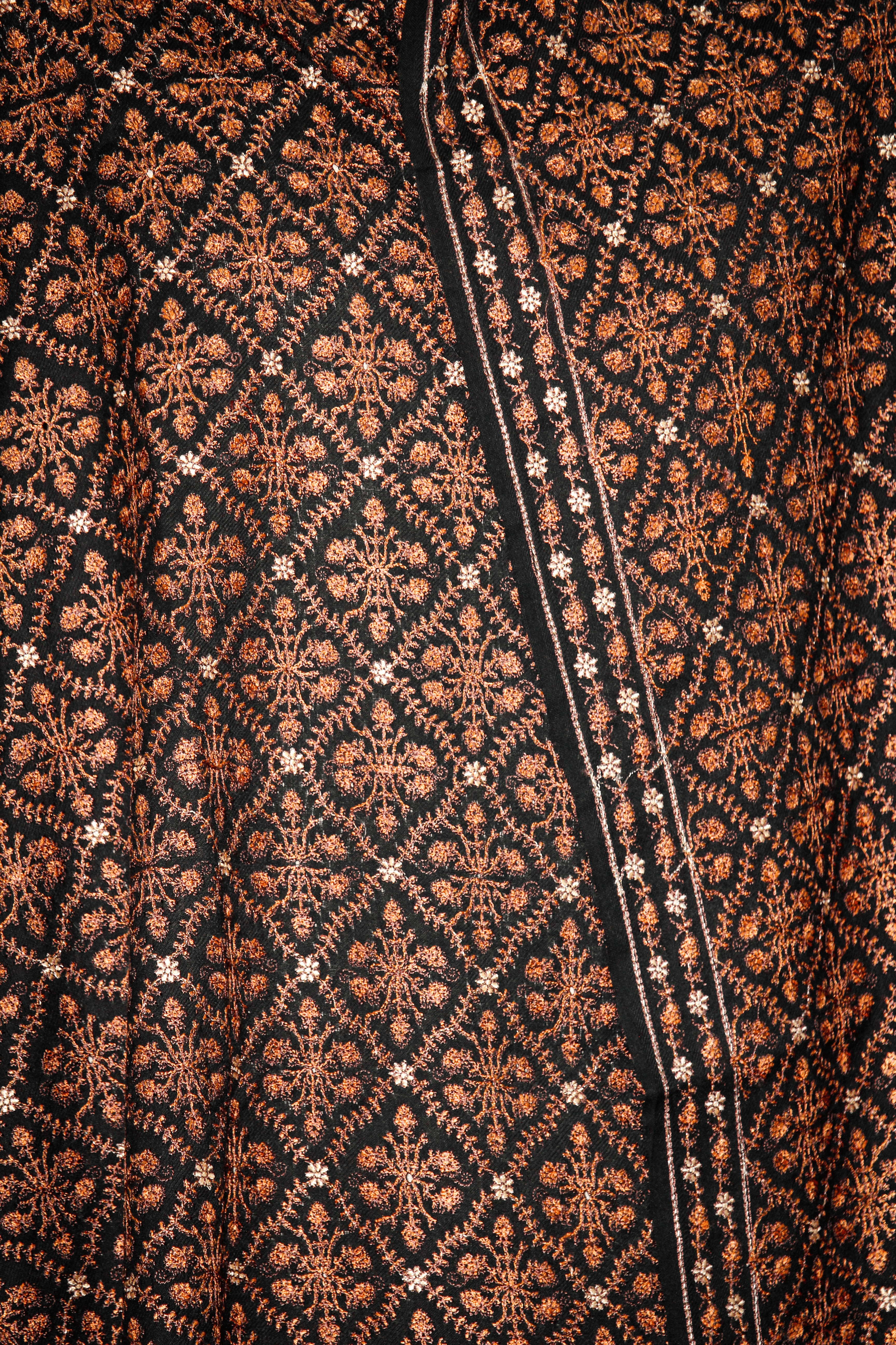 Zar-e-Jaal Opulence Shawl: Golden Net Tapestry