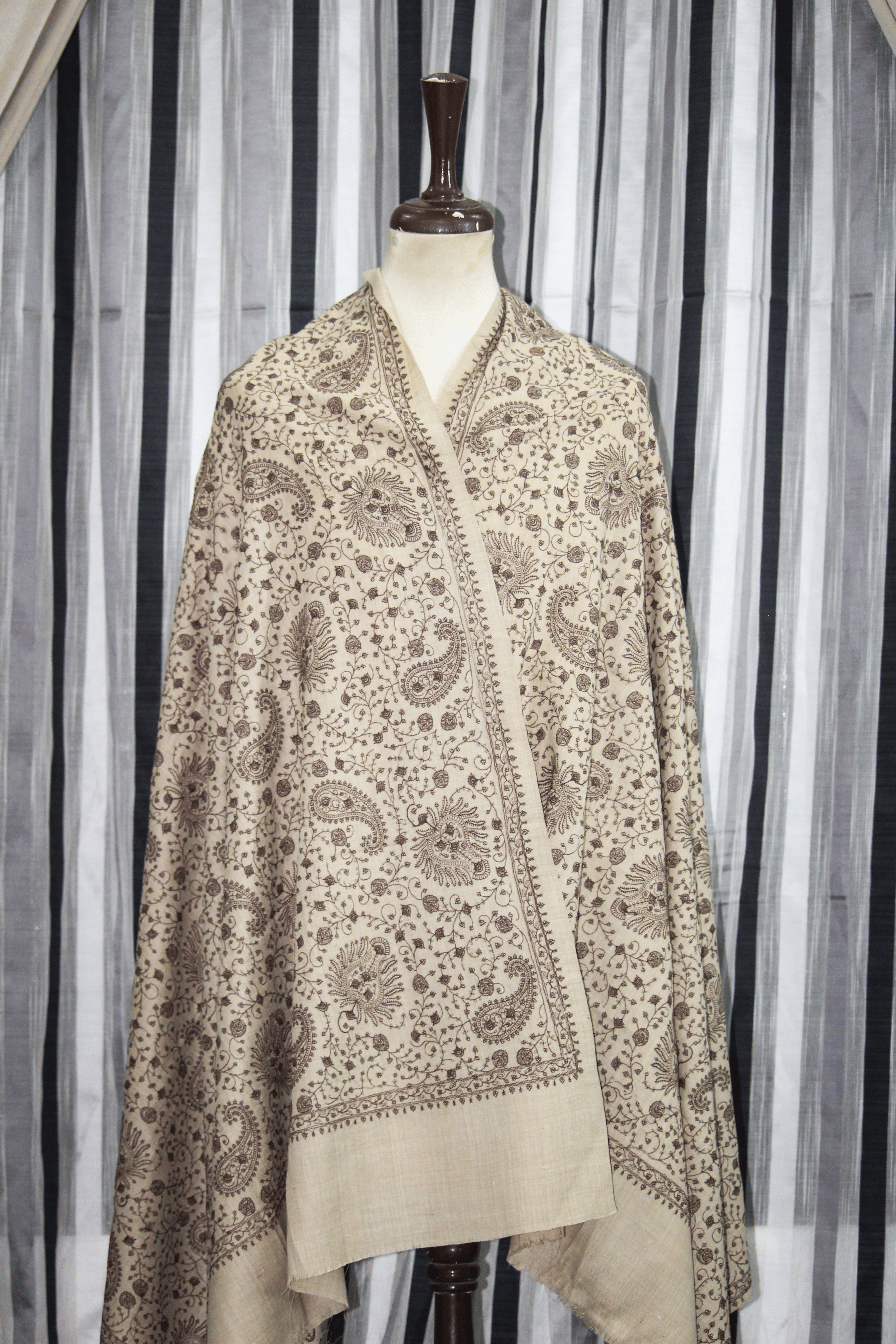 Adaa Buta Shawl: Graceful Patterned