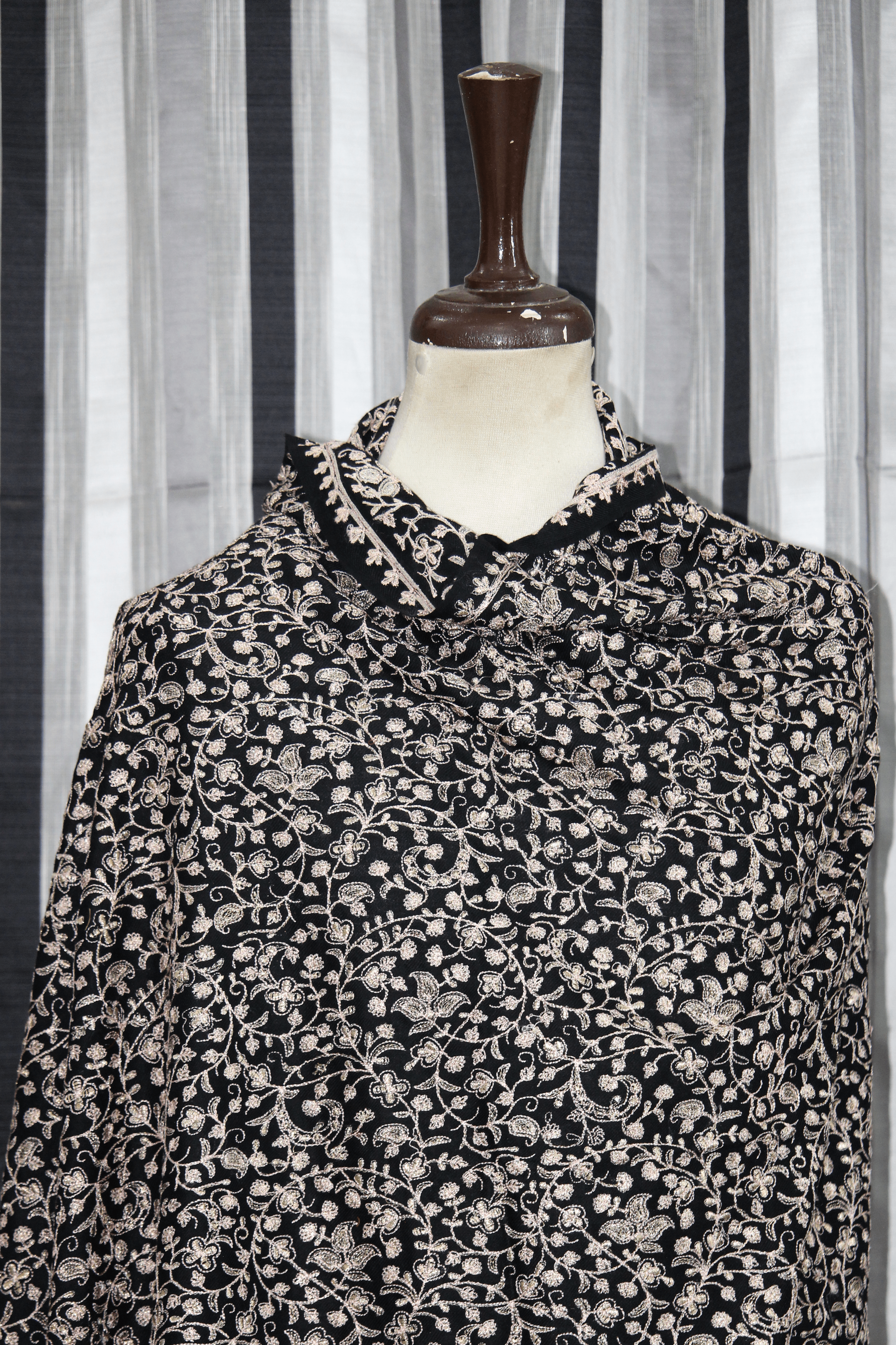 Bahar-e-Shab Jaal Shawl: Night Bloom Opulence