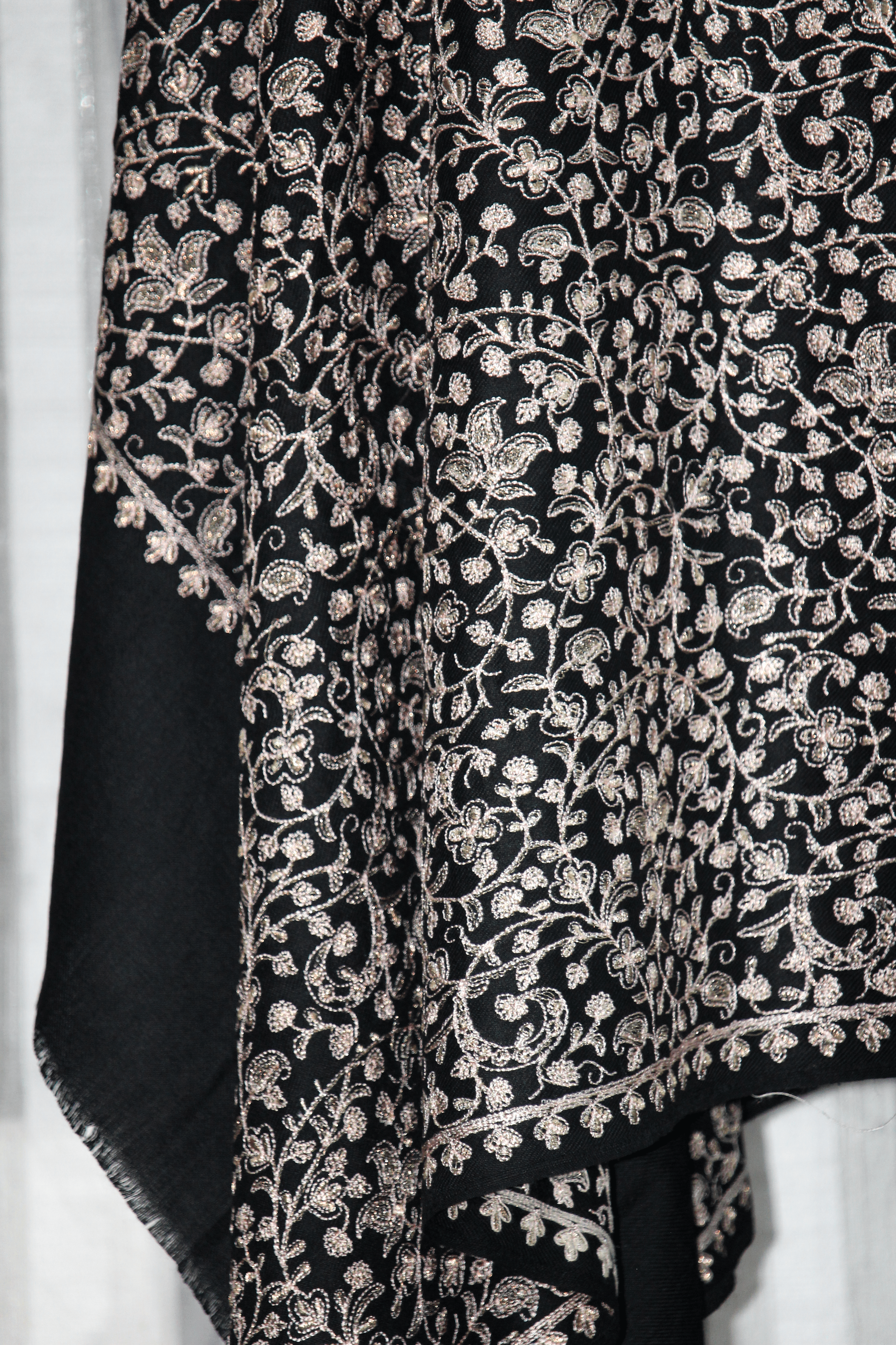 Bahar-e-Shab Jaal Shawl: Night Bloom Opulence