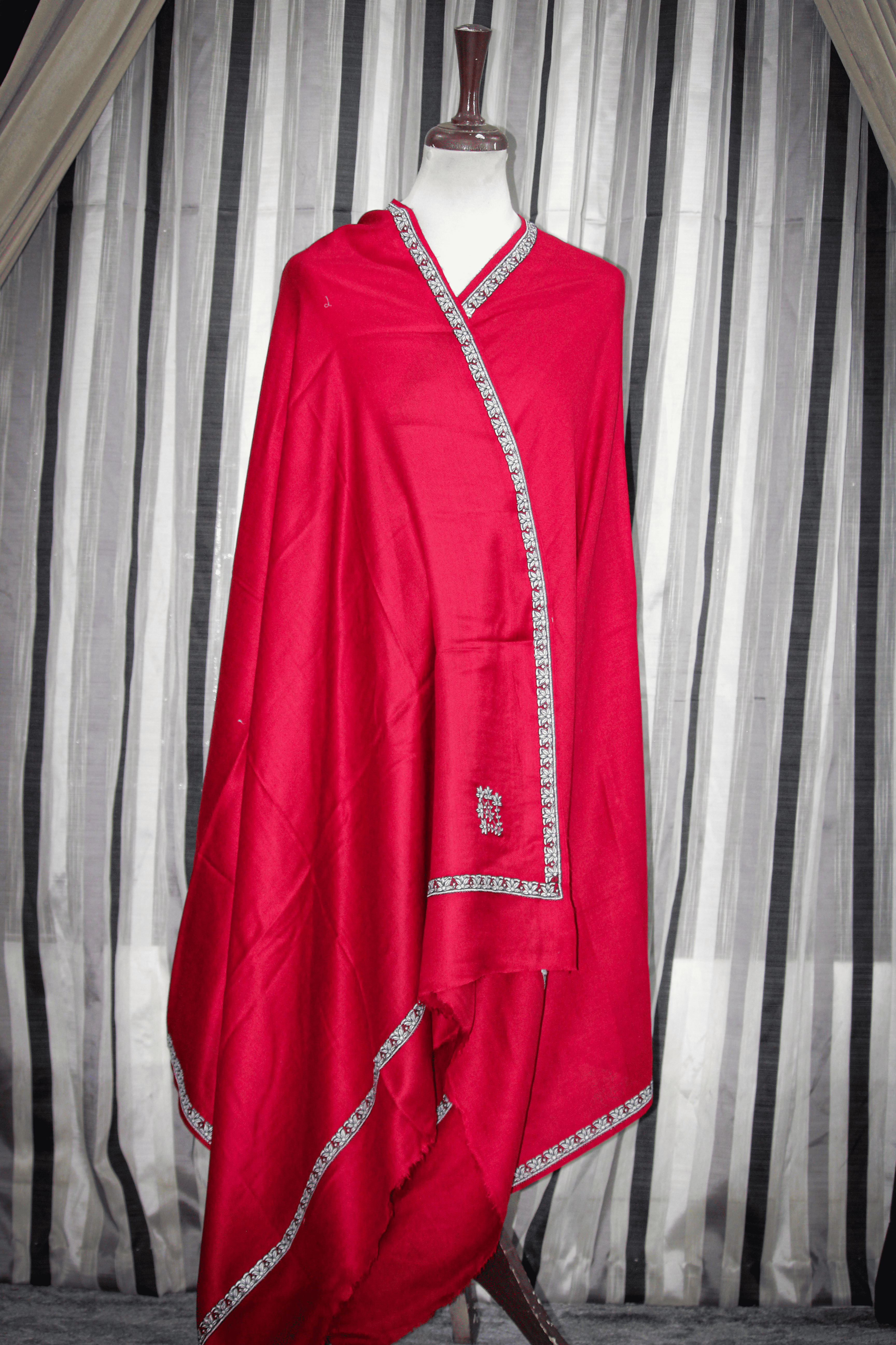 Laal Kinara Shawl: The Crimson Edge